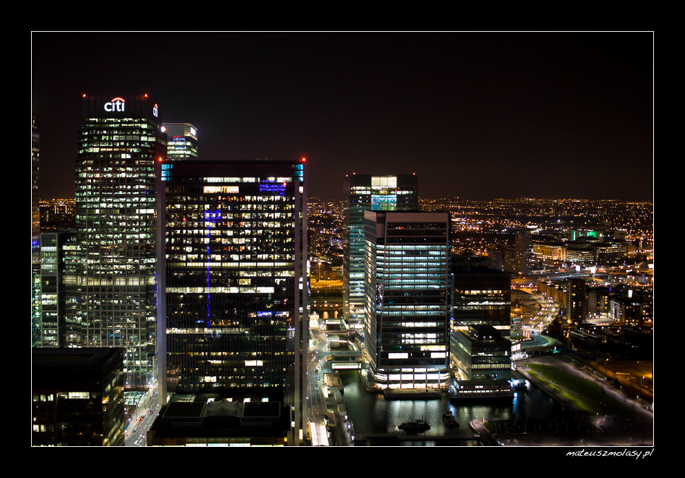 London, Canary Wharf by night