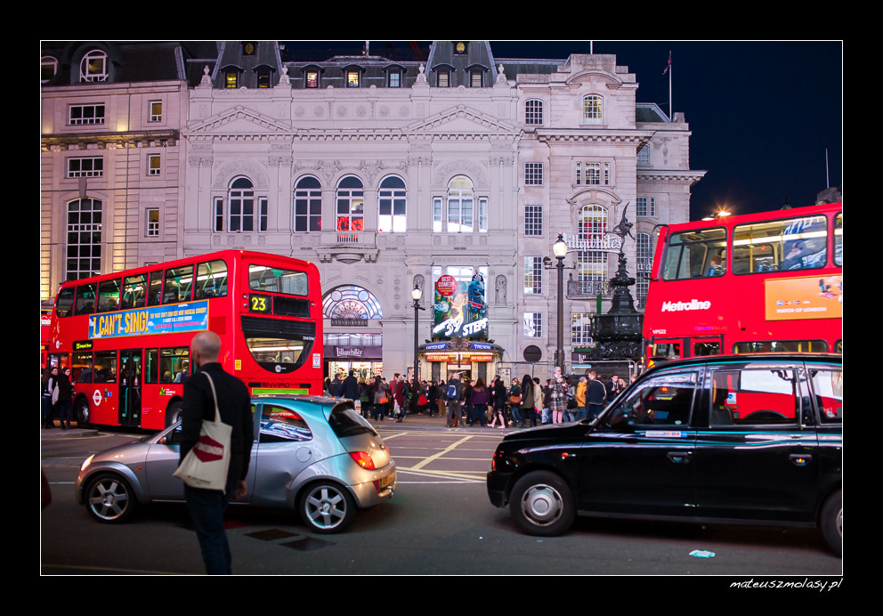 London, Picadilly by night, Doubledecker